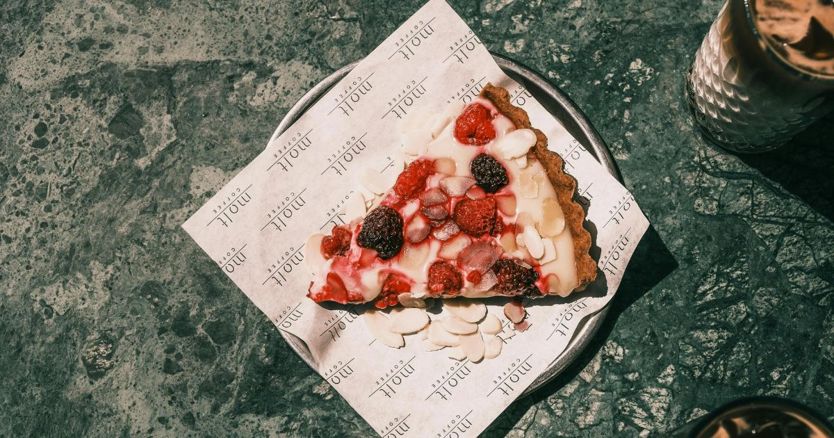 almond cake with raspberries